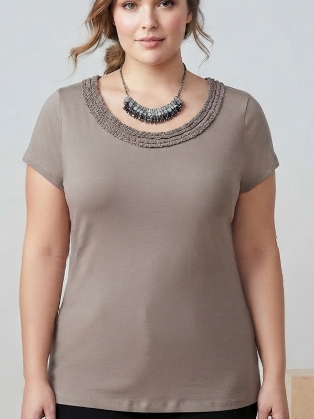 ANN TAYLOR LOFT Taupe Short-Sleeve Tee with Decorative Neckline size Large